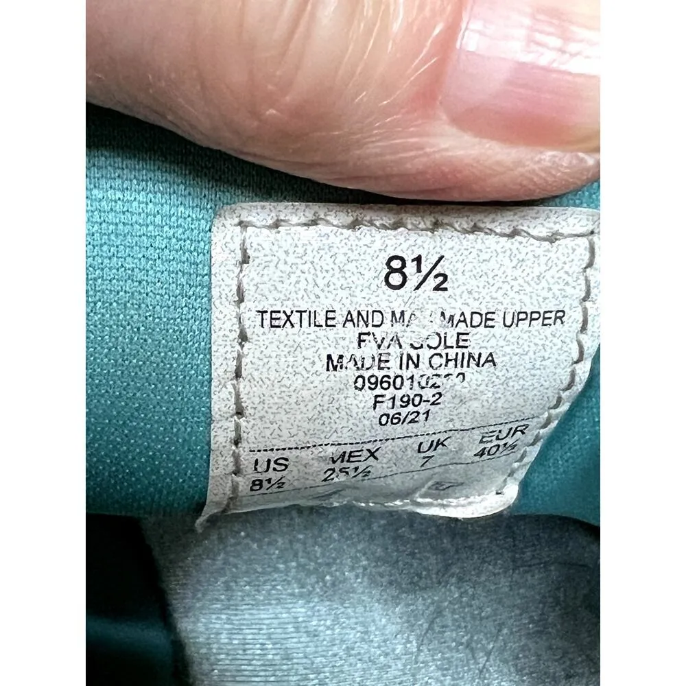 Skechers women's size 81/2 sneakers memory foam lace-up - Image 5