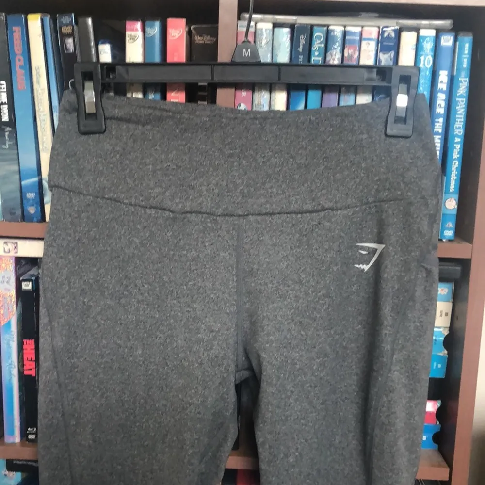 GymShark Heather Gray Side Pockets Leggings Sz S - Image 2