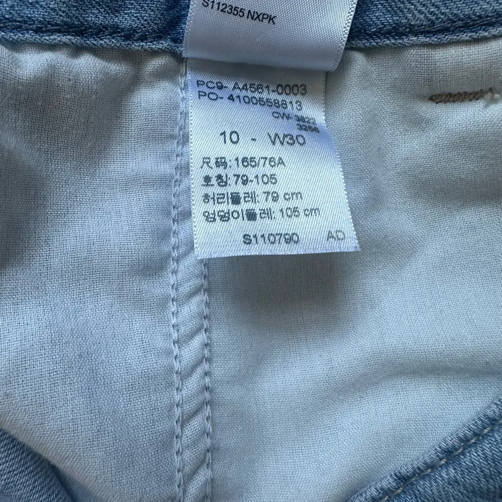 Levi’s Blue Light Wash Shorts Sz 10 High Waist Denim Casual - Image 6