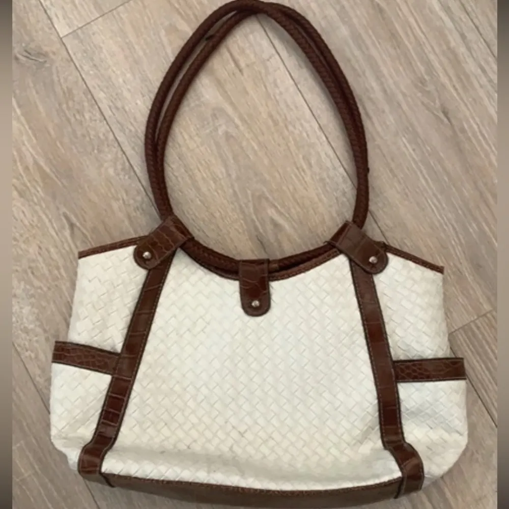 White & brown weaved faux leather purse - Image 3