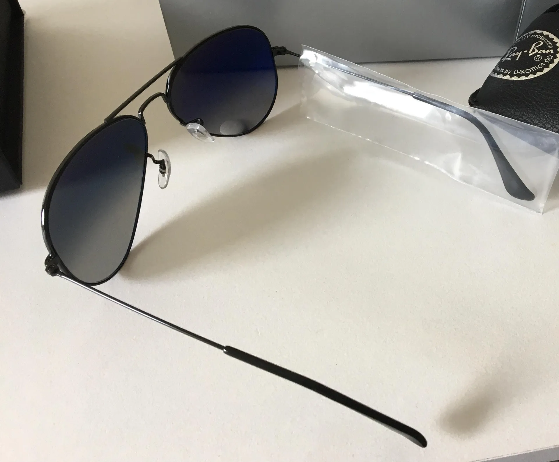 Ray-Ban Sunglasses Black - Image 3