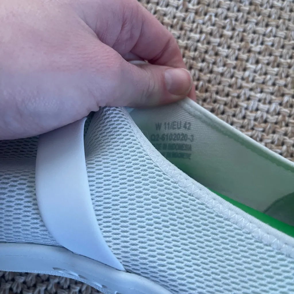 OOFOS OOmg eeZee White Slip On Recovery Shoes Womens 11 - Image 11