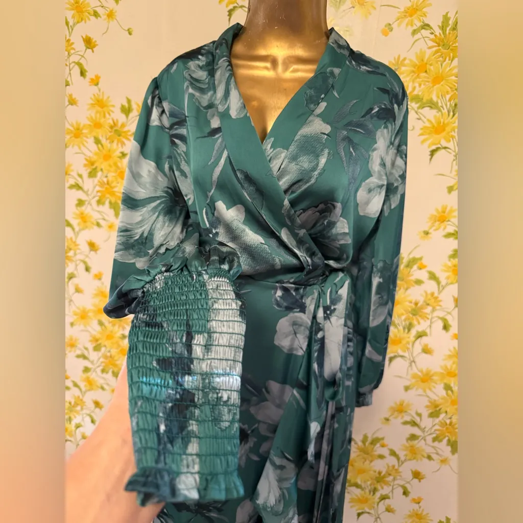 NWT Satin Floral Green Long Sleeve Dress size M Size M - Image 6