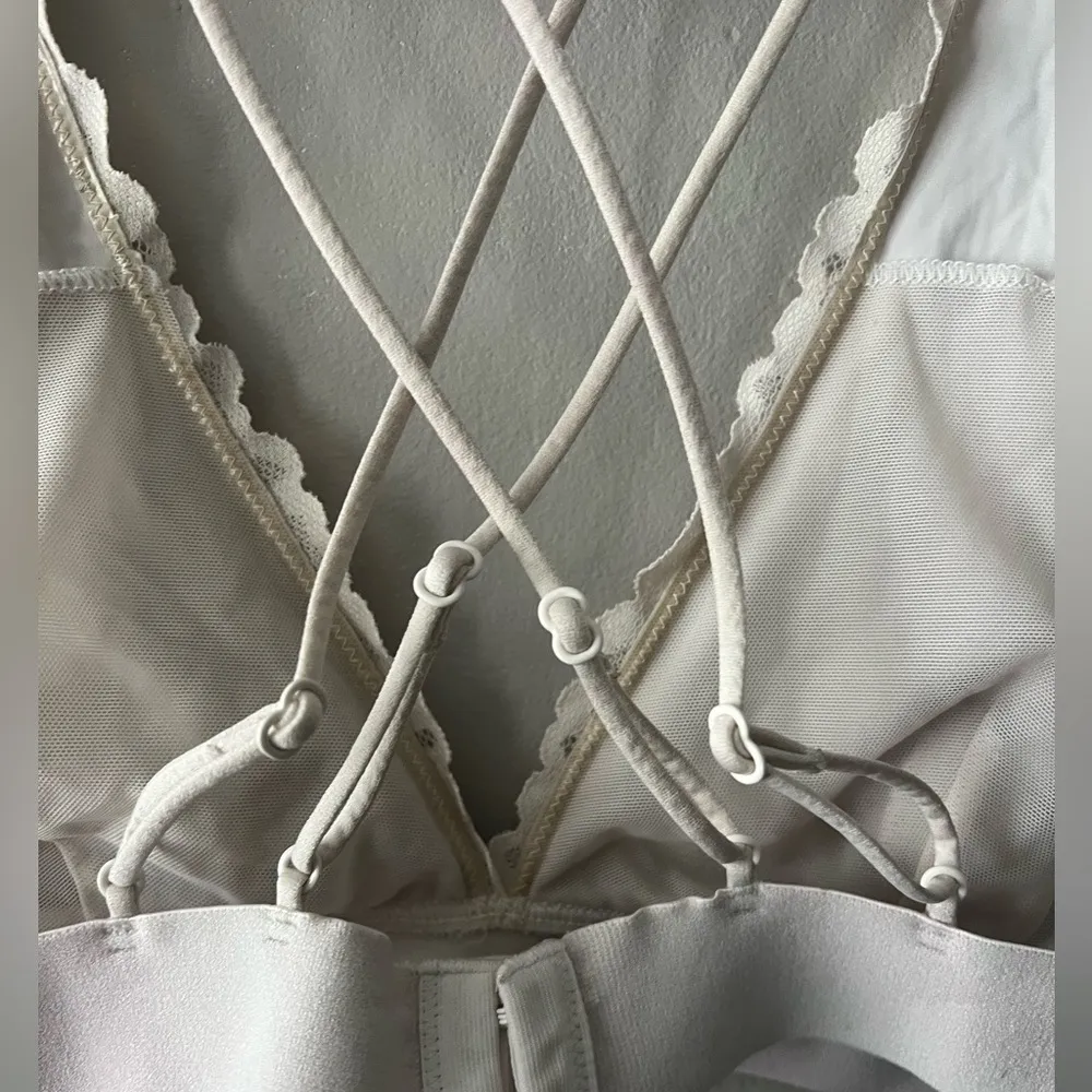 Victoria’s Secret PINK Cream Lace Strappy Back Bra Size Large - Image 4