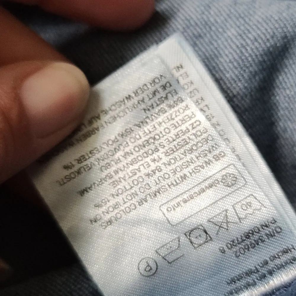 Divided high rise jeans size 8 - Image 5