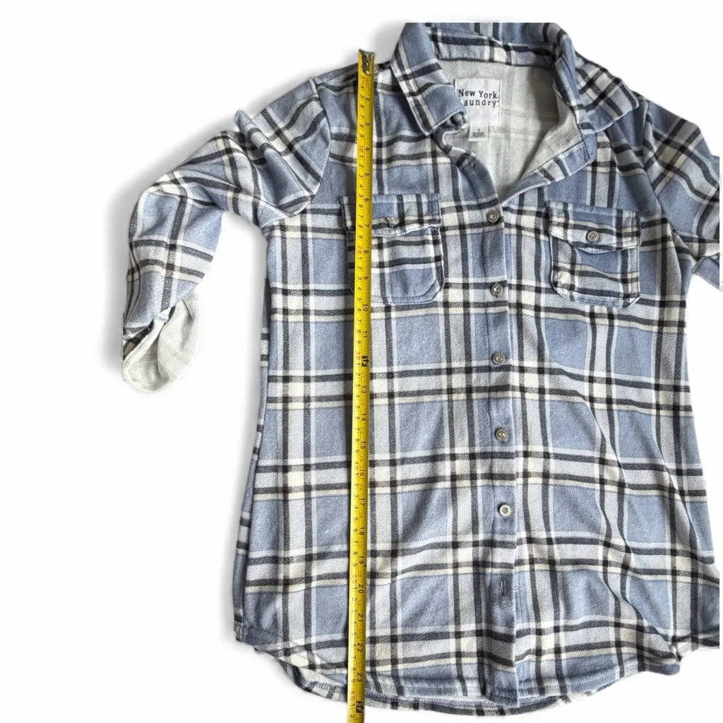 New York Laundry Light Blue Plaid Button-Up Top Size small - Image 4