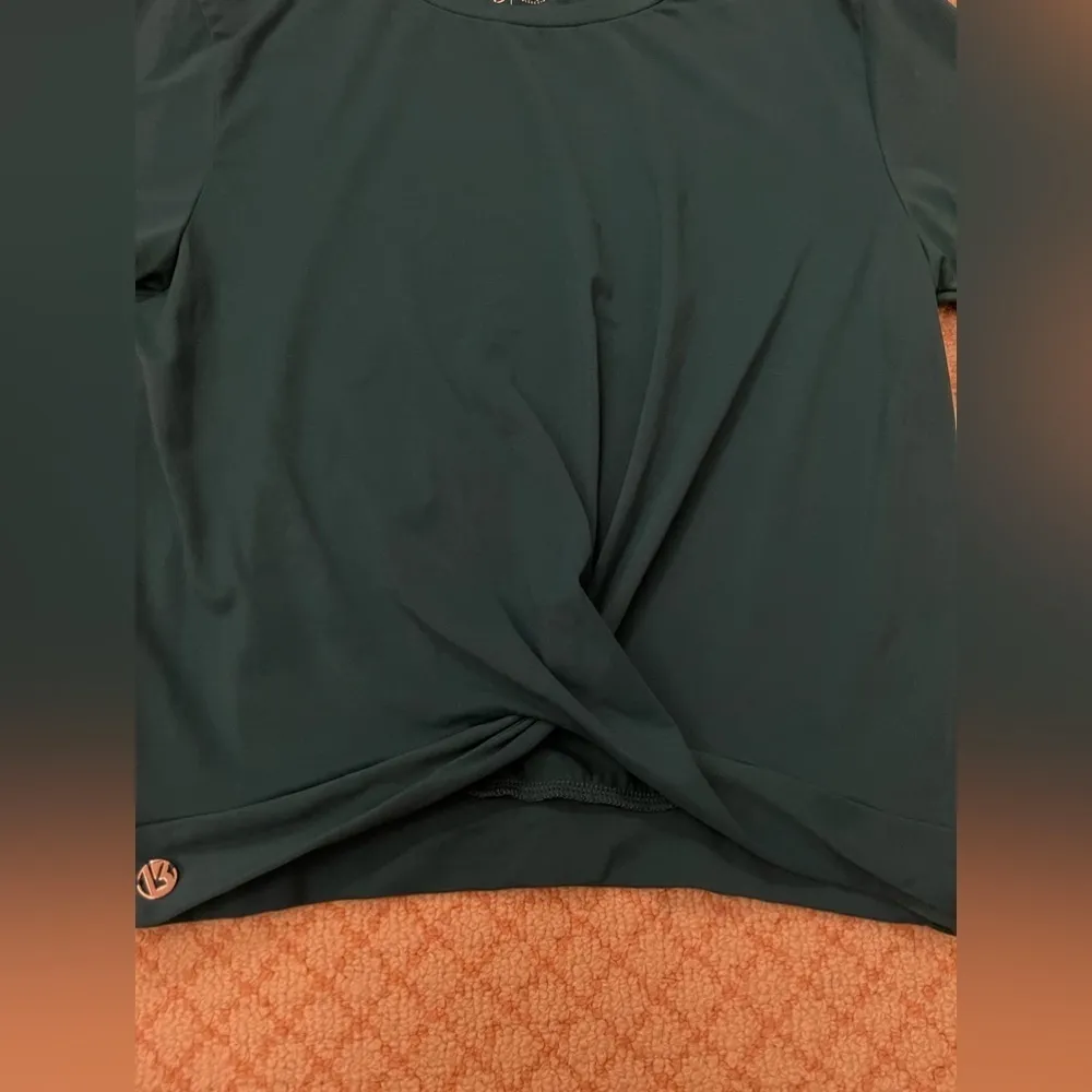 Buff Bunny ocean blue front wrap workout T-shirt women’s size small - Image 4