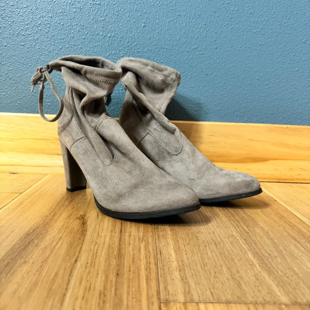 Catharine Maladrino Sorchanie Faux Suede Taupe/Gray 3.5” Ankle Bootie size 9 - Image 6