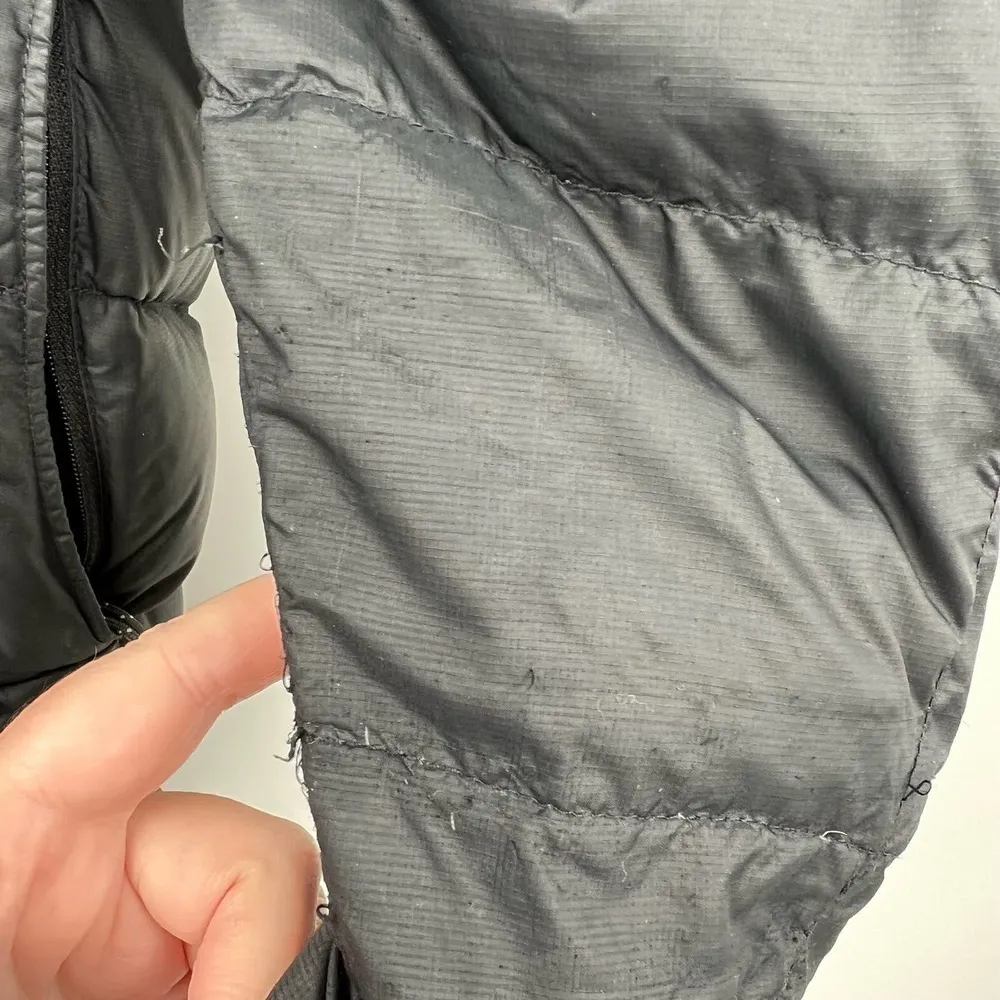 Mountain Hardware black puffer front zip jacket w/ pockets warm women size small - Image 11