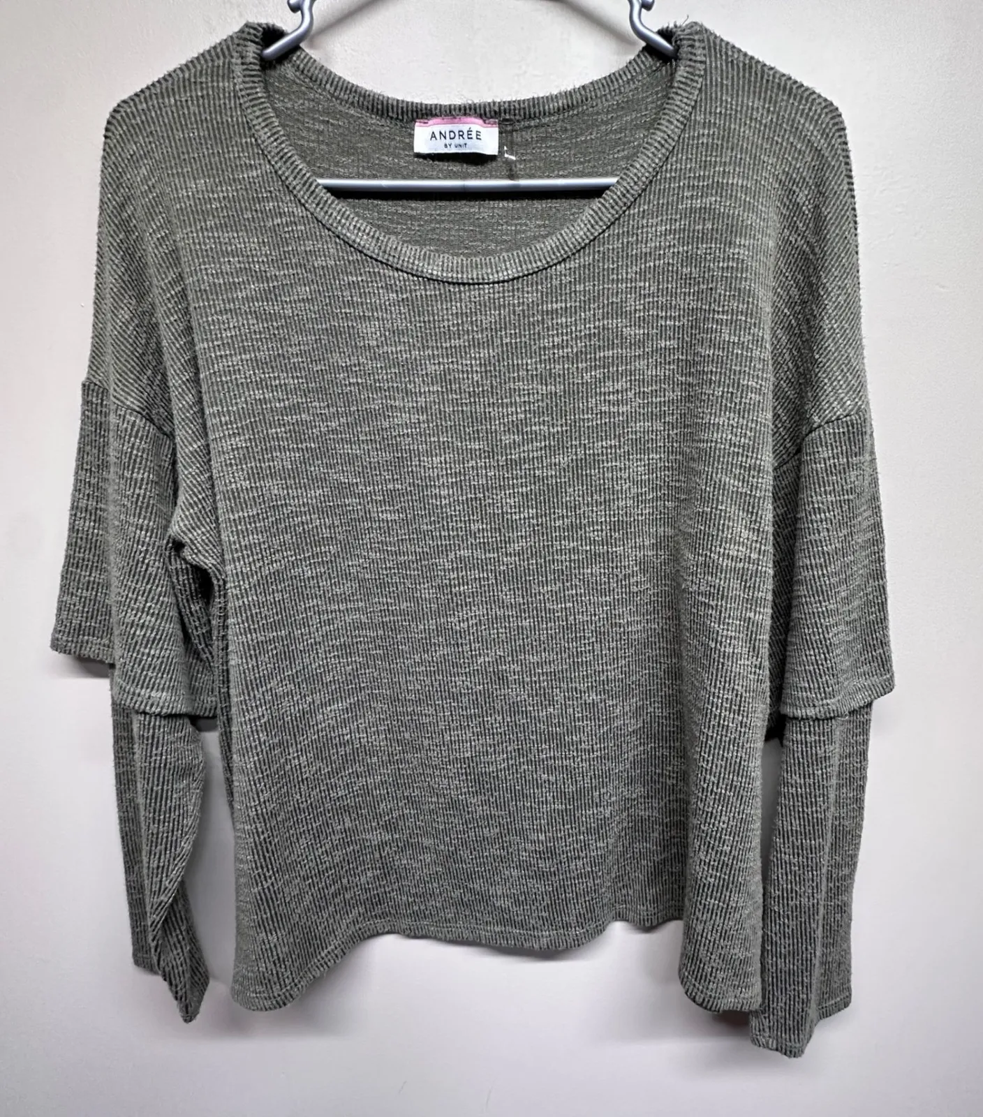 ANDREE BY UNIT Long Sleeve Waffle Knit Split Hem Top Olive Green Womens Large - Image 1