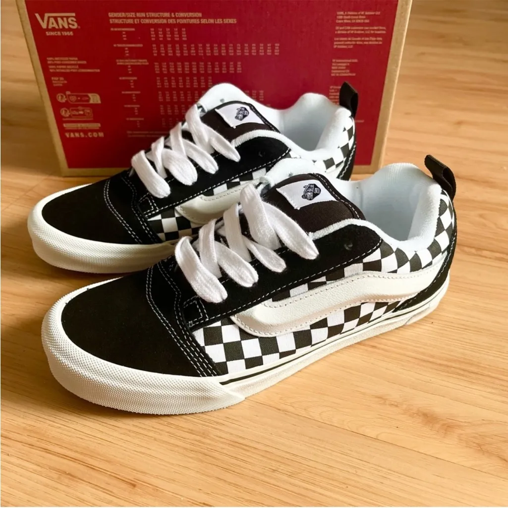 Vans Big Kids Knu Skool Checkerboard
Shoe 6.0 US Women 7.5 US - Image 7