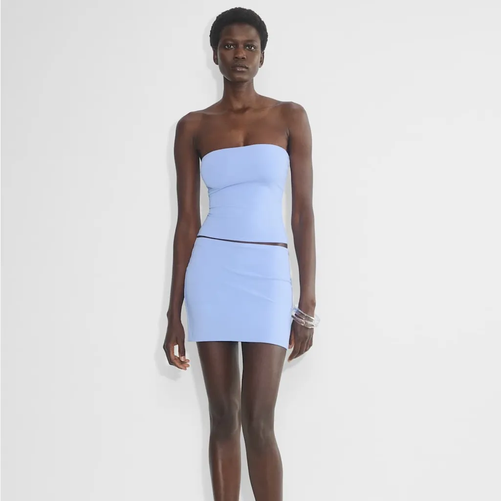 Aritzia Original Contour Tube Topl - Image 2