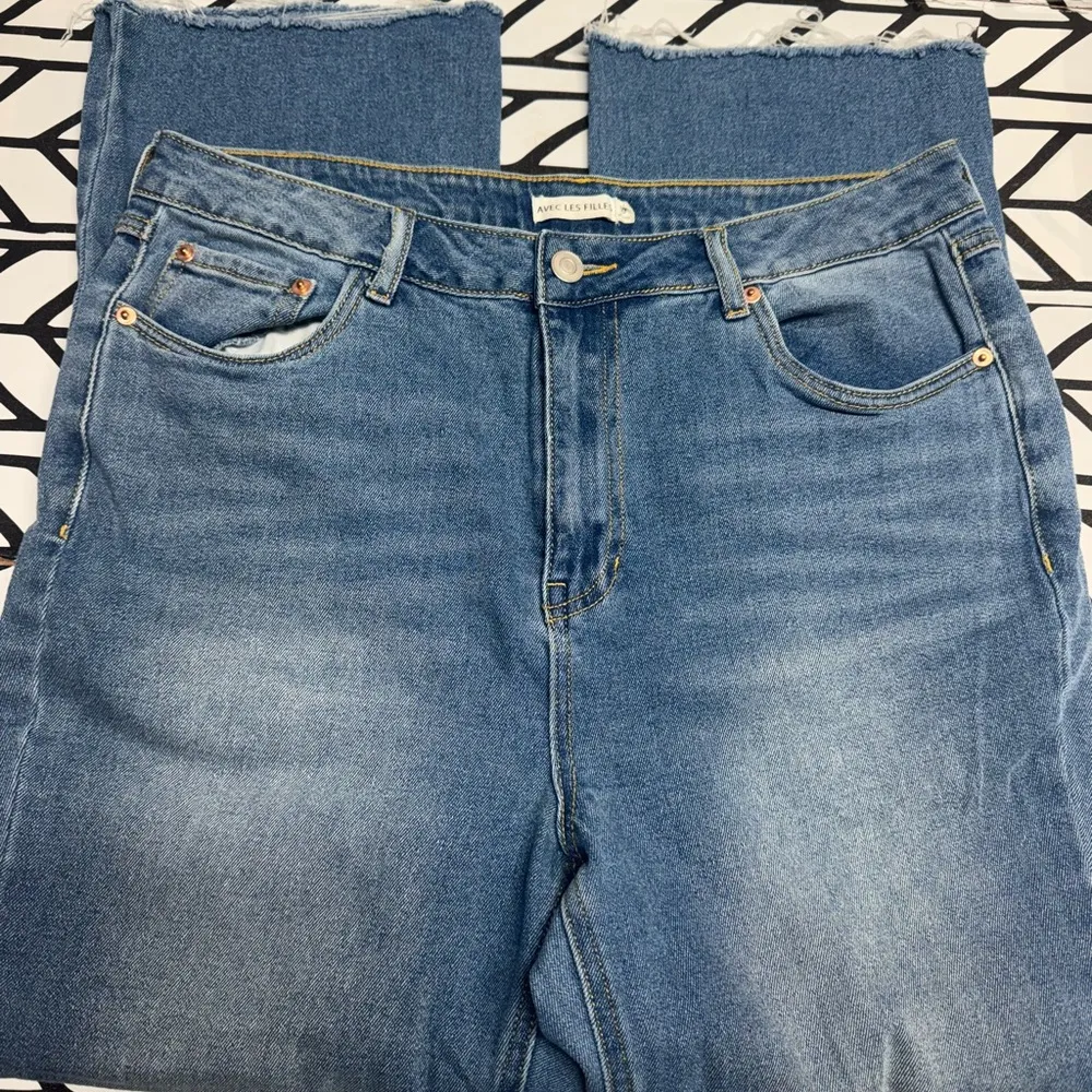 Avec Les Filles High Rise Cropped Straight Leg Raw Hem Size 30 Denim - Image 5