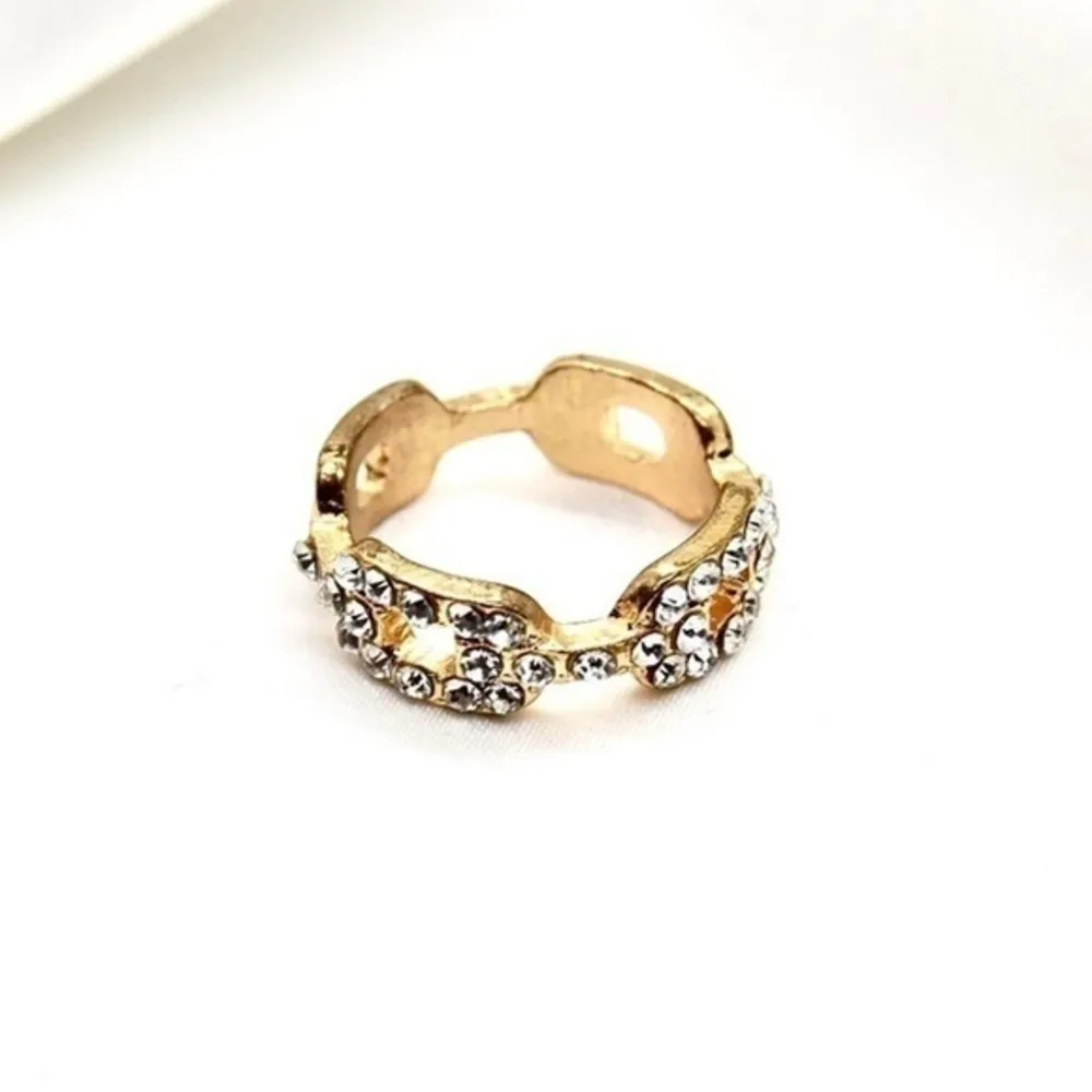 Rhinestone Chain Ring Gold - Image 4