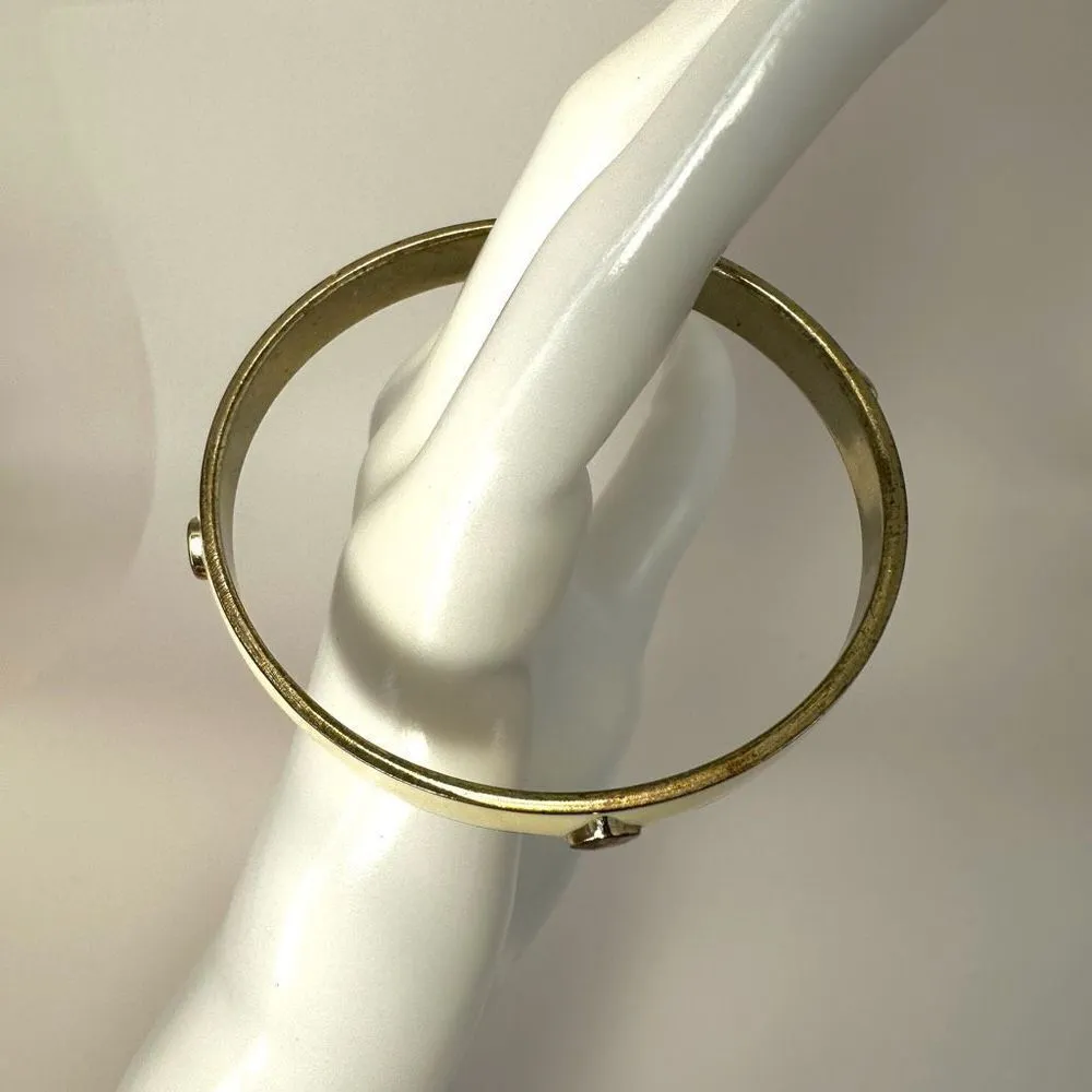 Cream and gold tone heart enamel bangle bracelet - Image 3