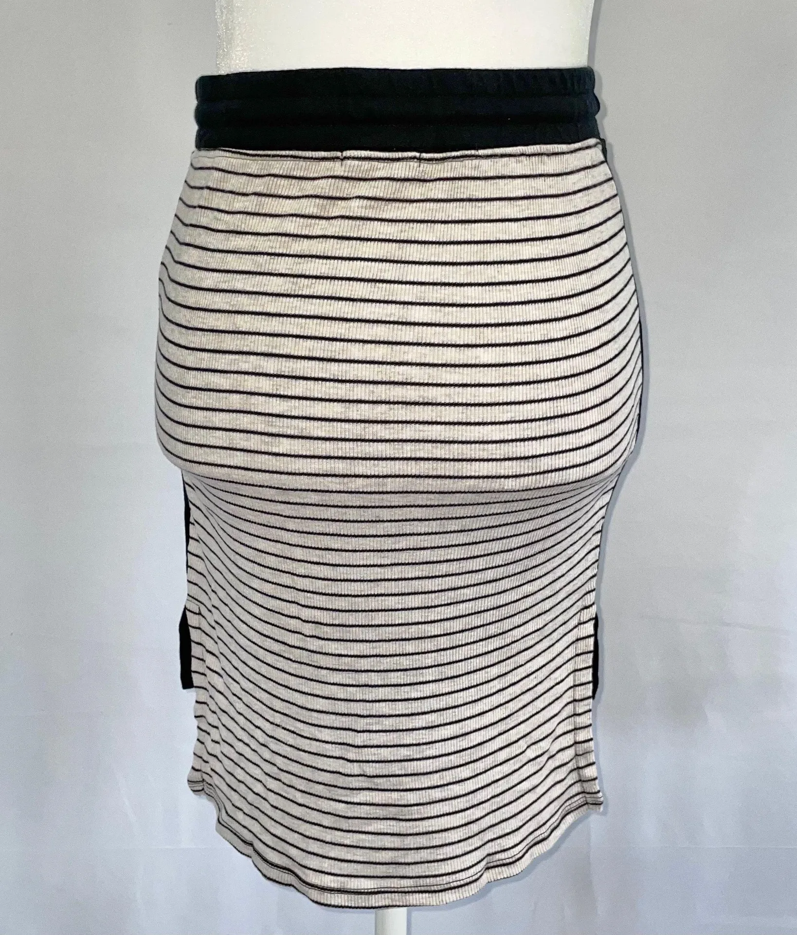 New  Striped Ribbed Knit High-Low Hem Skirt Oatmeal Black Size XS - Image 7