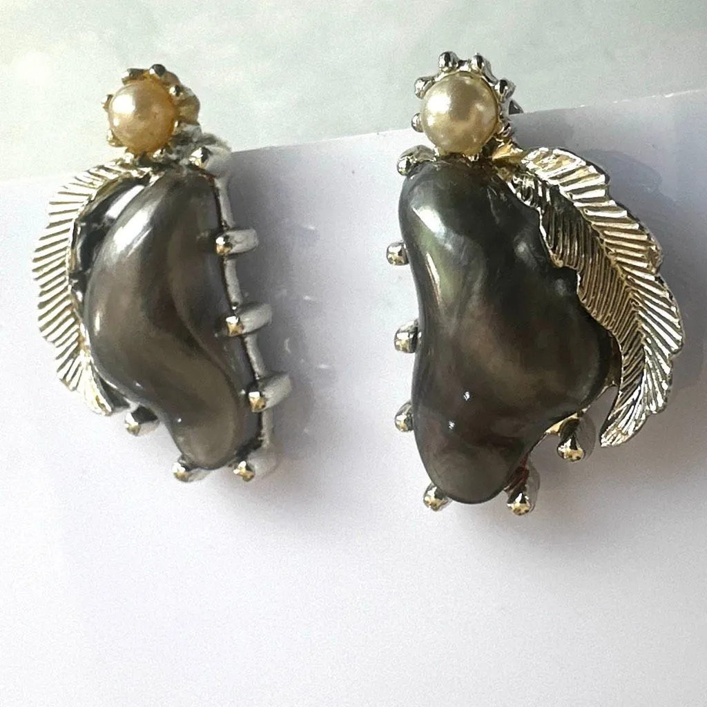 Coro Vintage Gray Thermoset Clip - Image 2