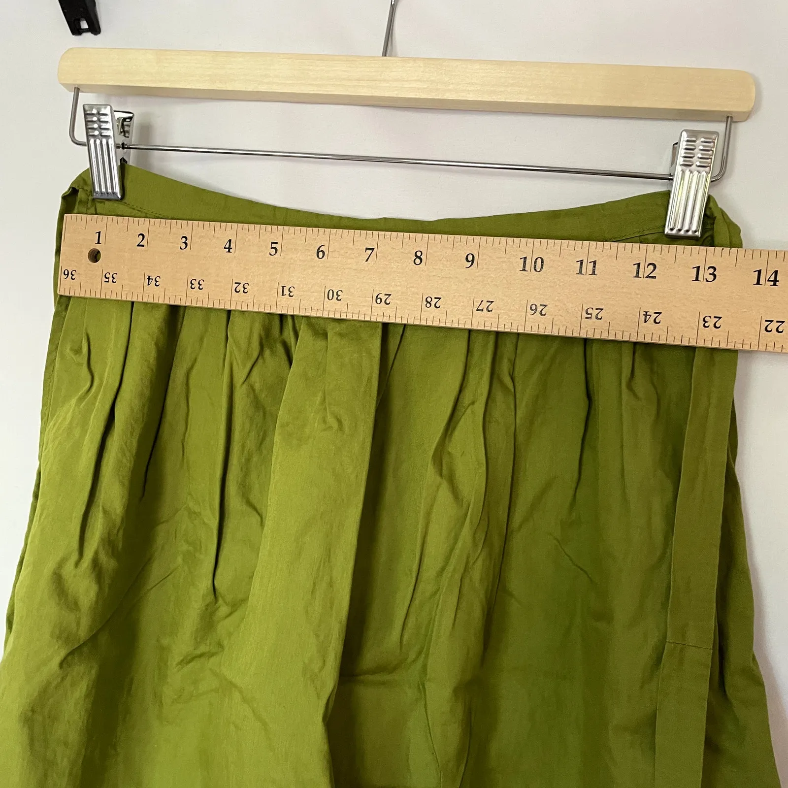 Vintage green apron waist tie lightweight cooking baking comfortable detailed - Image 4