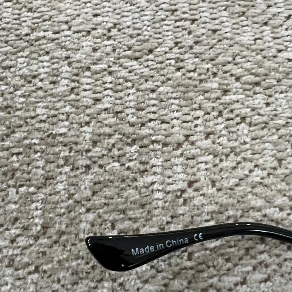 Quay Australia Bold Black Sunglasses frames - Image 8