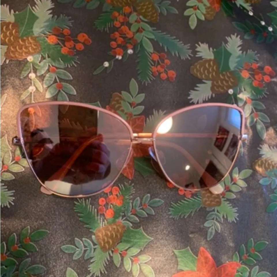 Pink sunglasses - Image 2