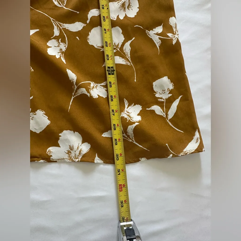 Everly Women’s size medium floral maxi skirt - Image 4