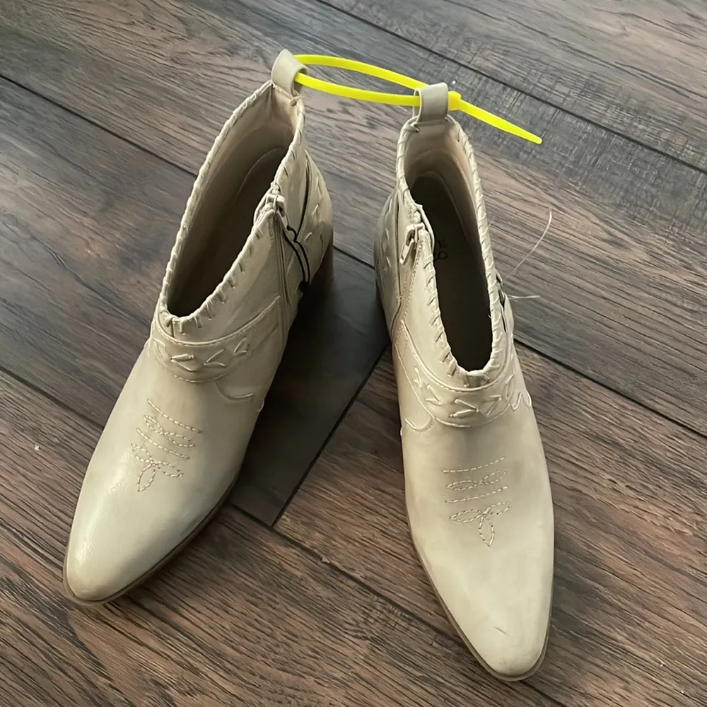 Frye and Co. Boots Distressed Cream Ankle Pointy western Palma shoe New size 9.5 - Image 7