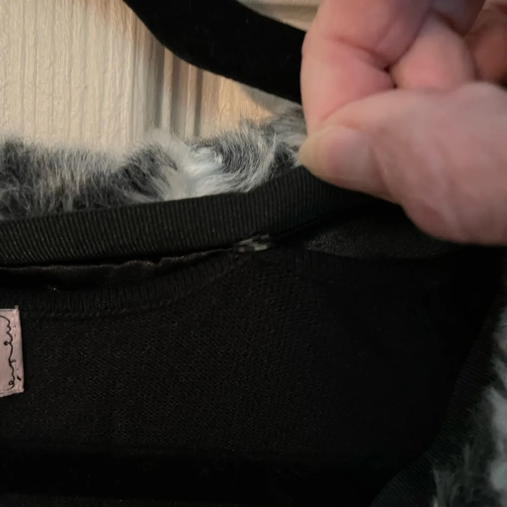 Pink Poodle Cardigan With Detachable Faux Fur Collar. Size undefined - Image 10