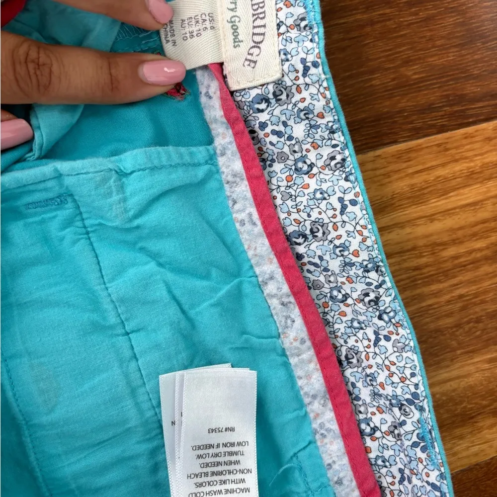 Cambridge Dry Goods Turquoise Shorts with Floral Accent Blue Size 6 - Image 2