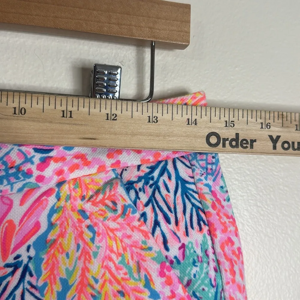 Lilly Pulitzer Buttercup Knit Shorts in multi splashdance print size 2 - Image 4