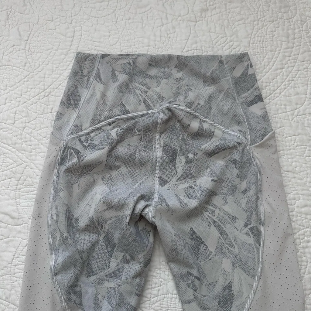 Lululemon Breezy Dot Tight *25" Jasmine White Multi / White - Image 11
