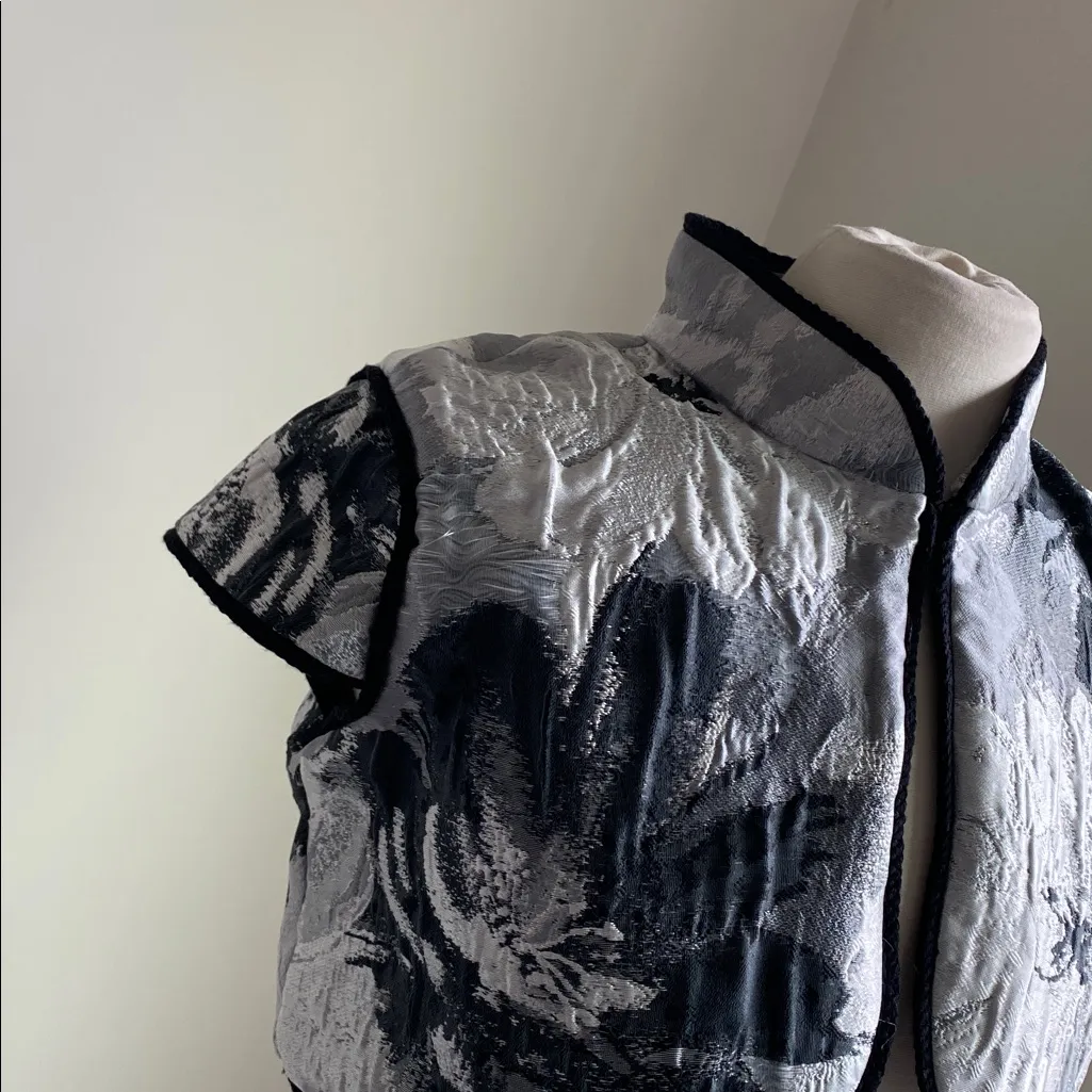 Custom Floral Print Cropped Vest Jacket Womens Sz Small Grey Black Metallic - Image 2