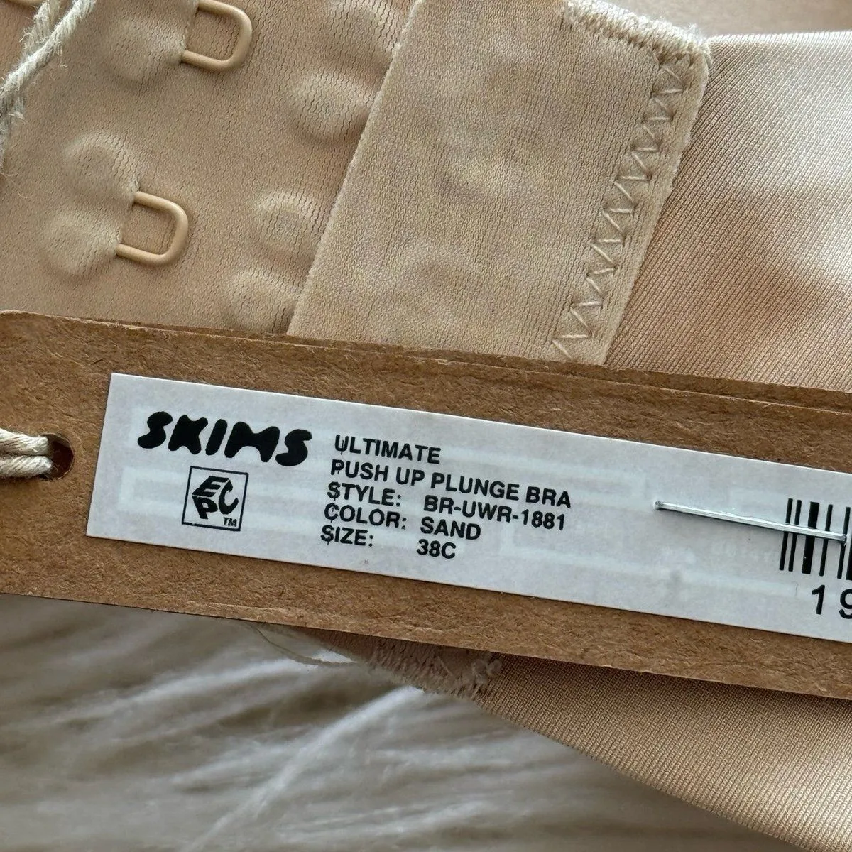 SKIMS  Ultimate Push up Plunge Bra Sand Size 38C - Image 8