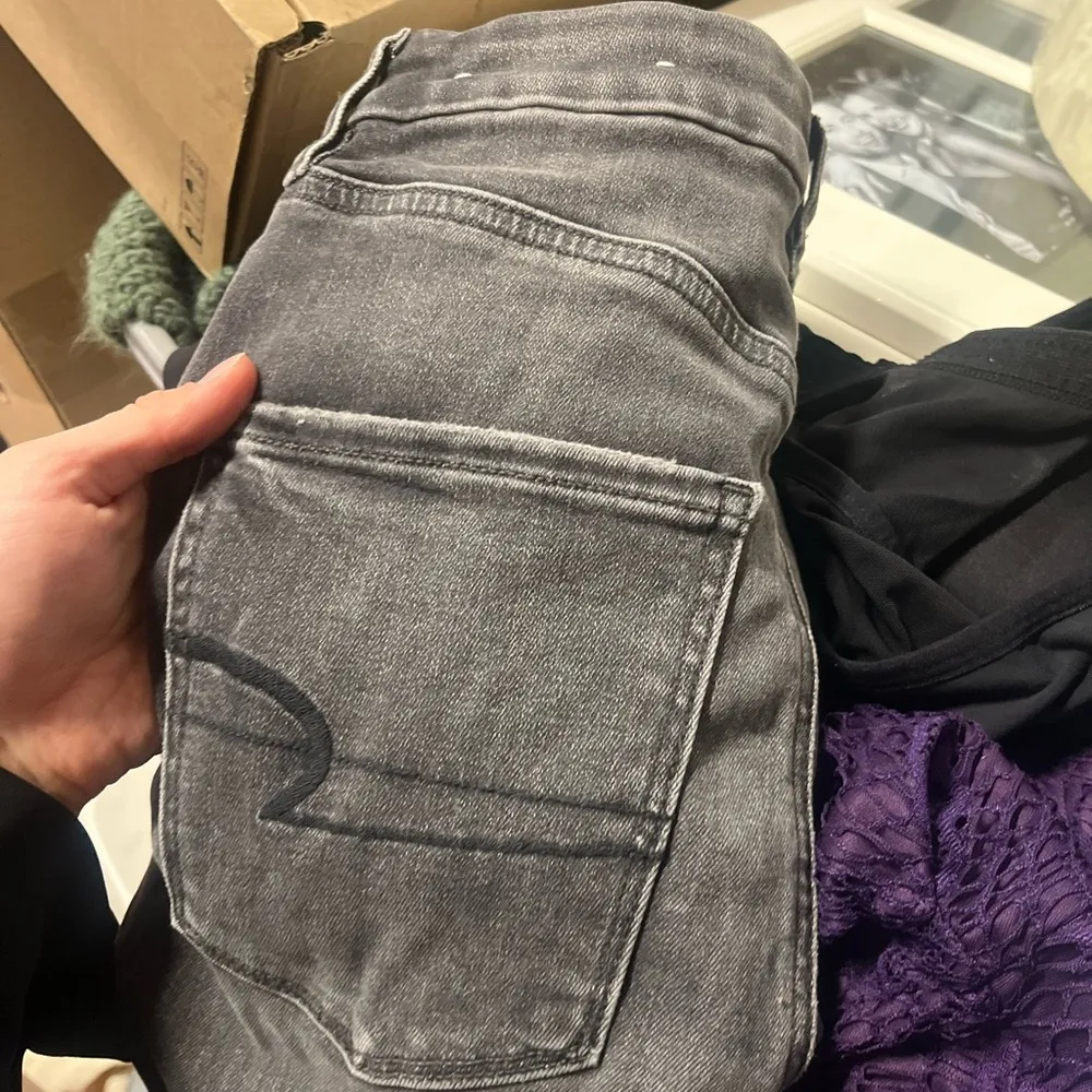 American Eagle Next Level Stretch grey black distressed skinny jeans raw hem - Image 3