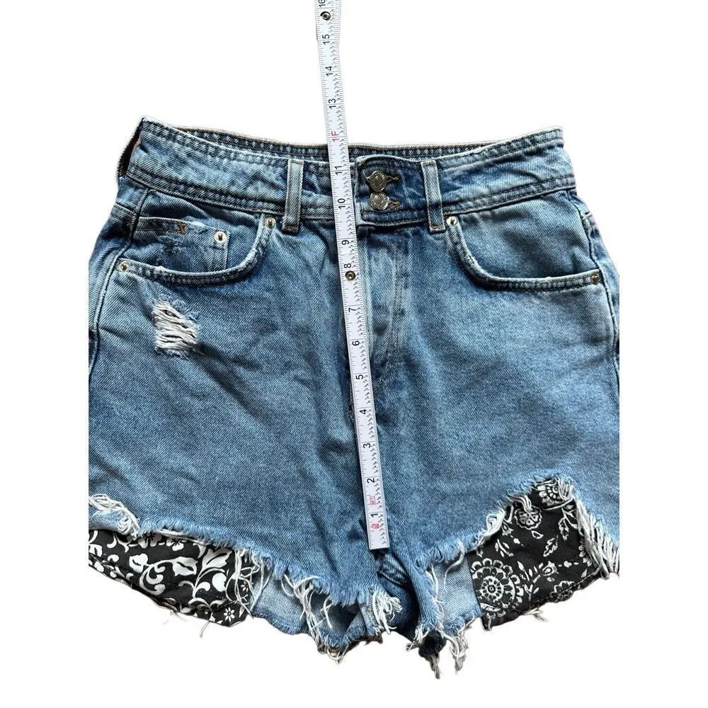 FOREVER 21 Jean Shorts Women's 26 Blue Button Fly Stone Wash Raw Hem High Rise - Image 4