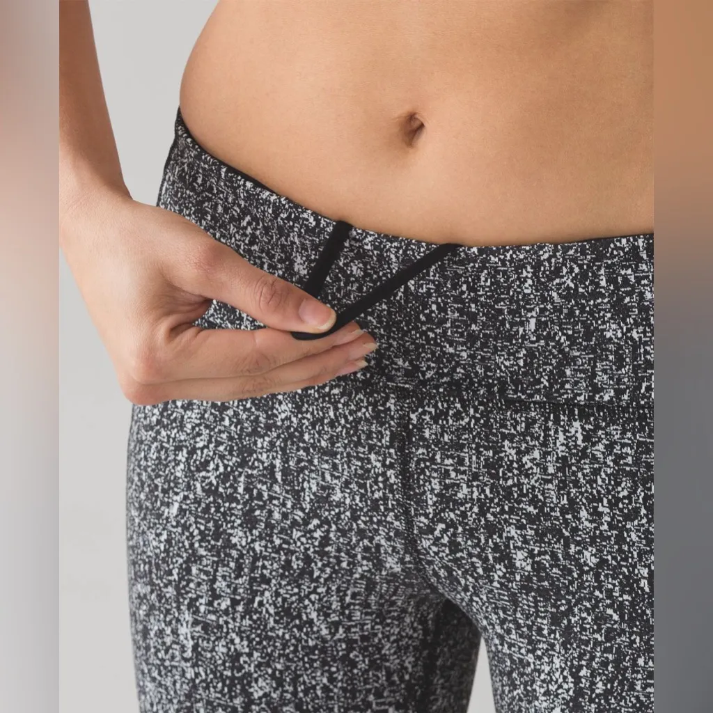 LULULEMON Pace Rival Crop 22” Power Luxtreme Suited Jacquard Black White Size 4 - Image 5