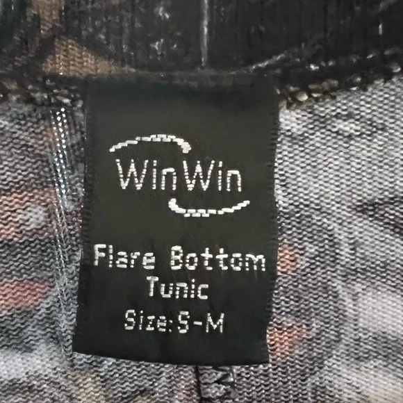 WinWin long bell sleeve gray paisley print tunic sweater top size small/medium - Image 3