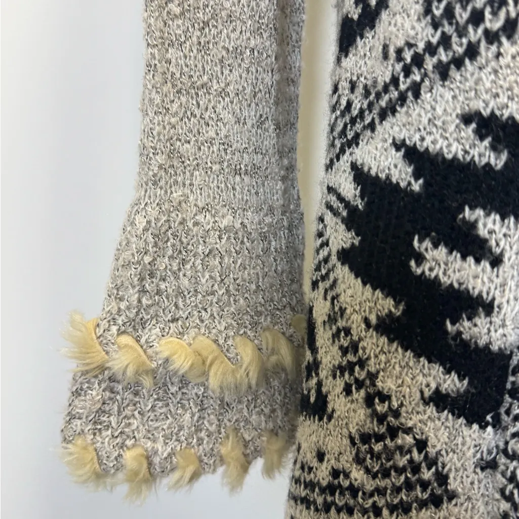 VENUS Black and Gray Geometric Cardigan - Image 5