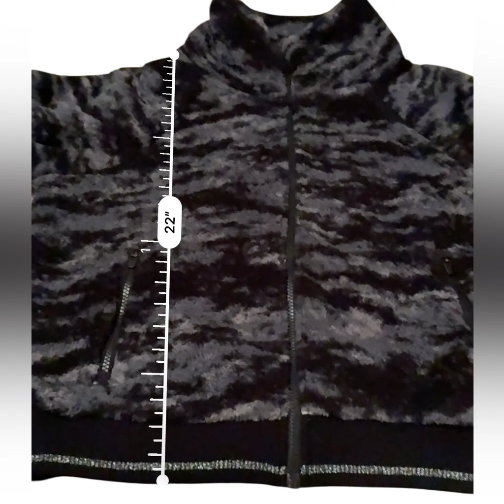 Athleta Tugga Sherpa‎ Full Zip Jacket Women’s Size Large Fog Camo Black Gray - Image 12