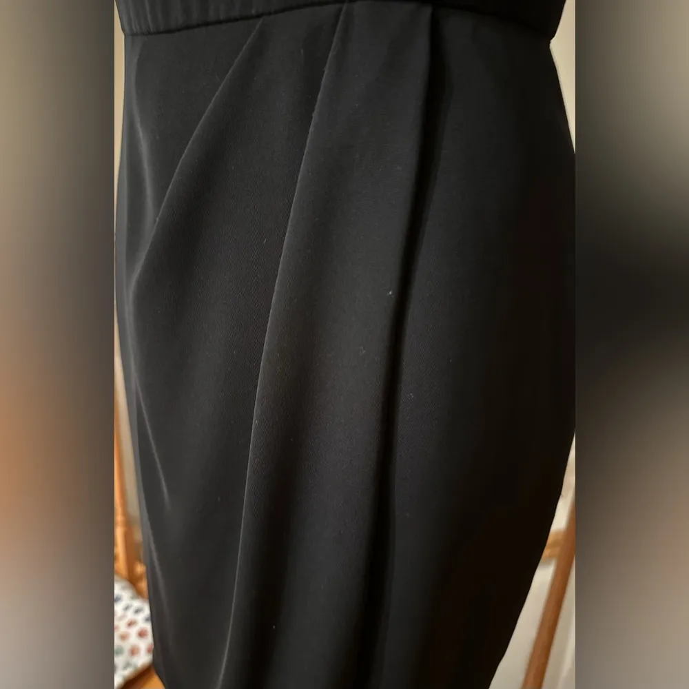 Jones New York  Black Side Pleated Sleeveless Sheath Career Dress Zip Back Sz 4. - Image 4