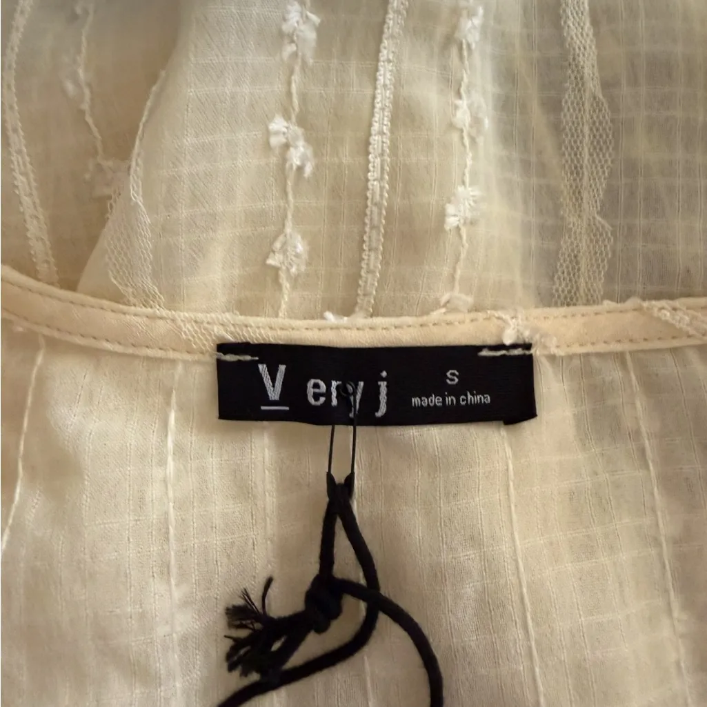 Very J Delicate Crochet Detail V-Neck Feminine Boho Blouse Champagne Small NWT - Image 8