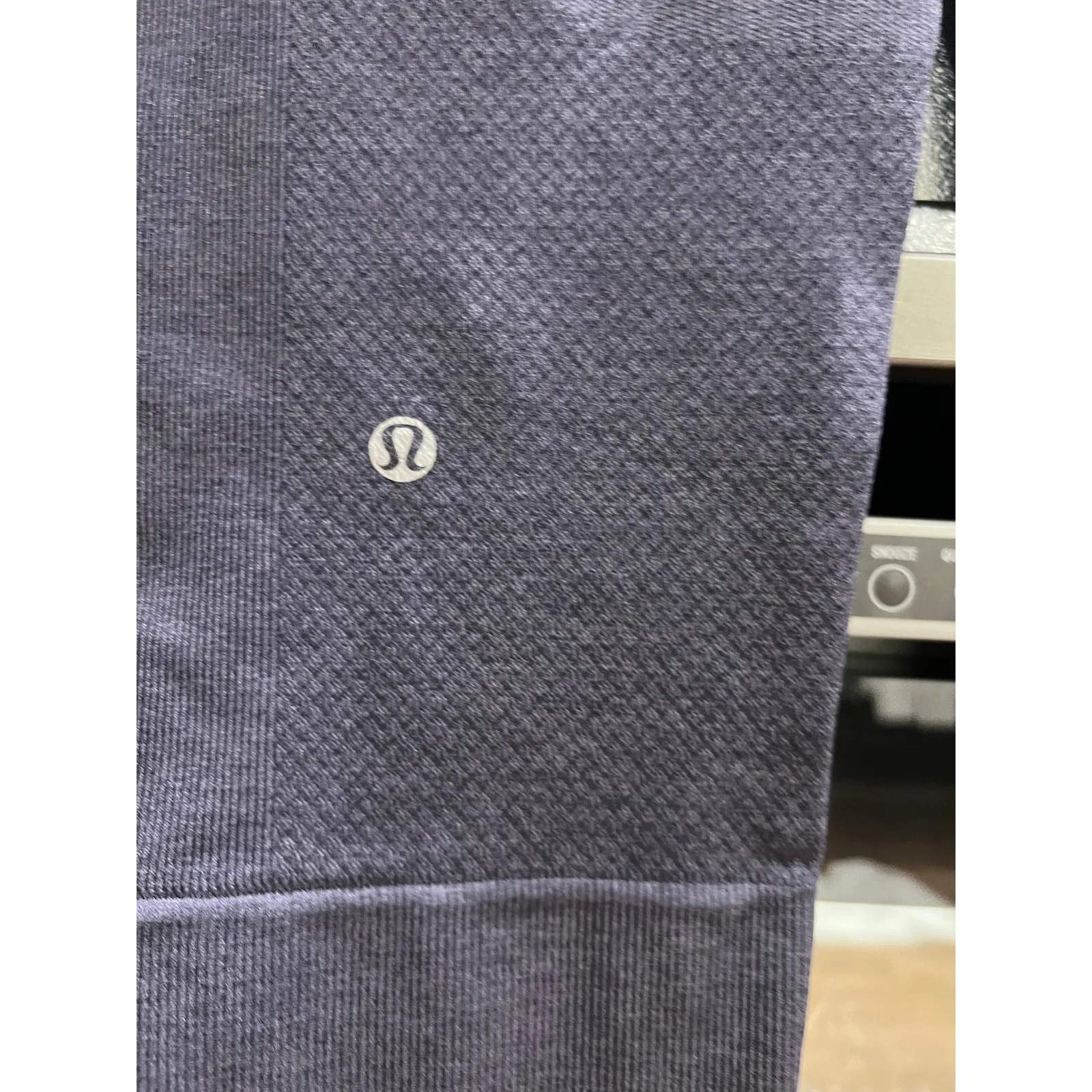 Lululemon Midnight Dark Grey Free To Flow Compression Capri Leggings Size 8 - Image 3