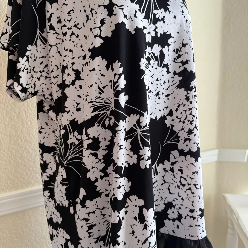 Floral Drama Ruffle Hem Tunic Cato Large Black White Blouse Modest Chic Career - Image 10