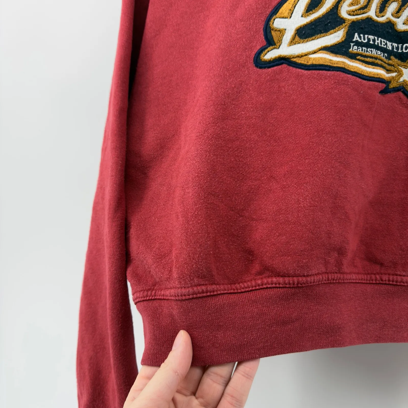 Vintage Levi's Cropped Crew Neck Sweatshirt Red Women L Made in Saipan USA Logo‎ - Image 3