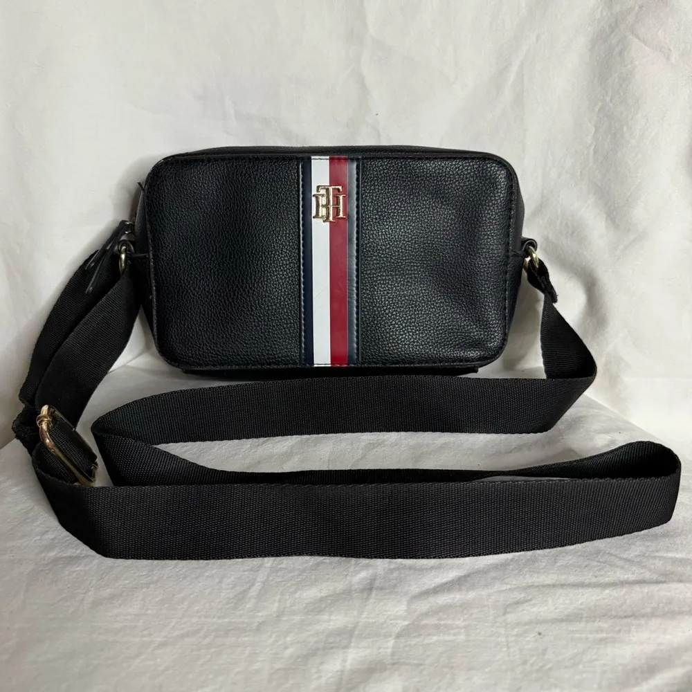 Vintage Tommy Hilfiger Navy Blue Faux Leather Crossbody Purse - Image 13