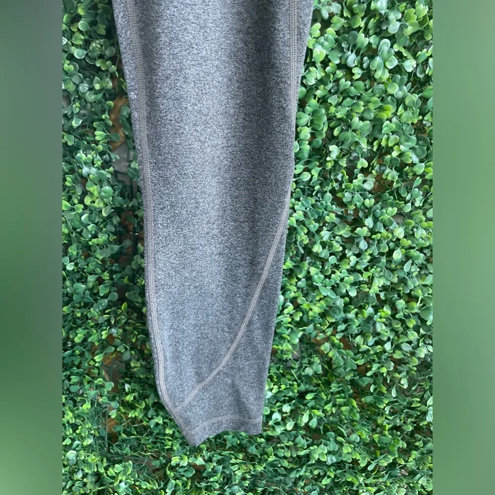 Athleta - High Rise Salutation Crop Leggings | Grey | Size Small - Image 5