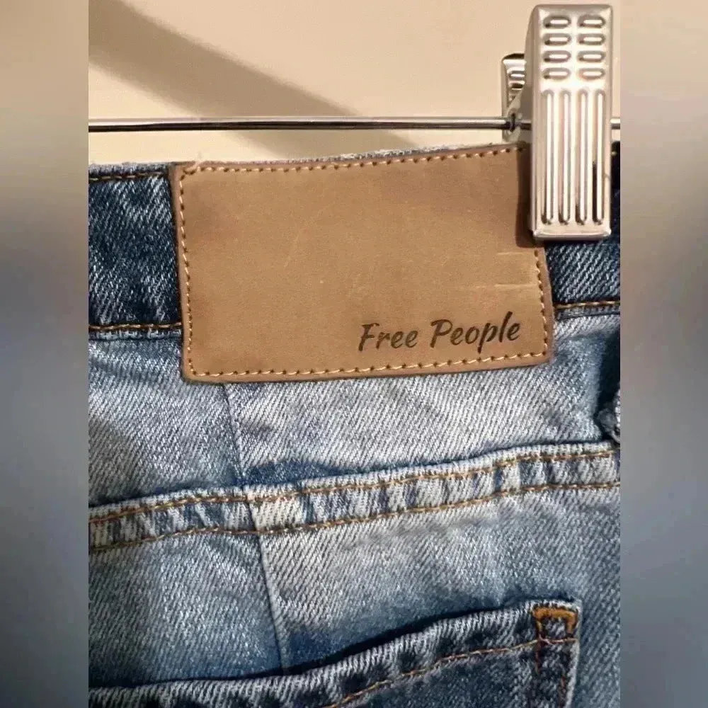 Free People We The Free Women's Two-Toned Patchwork Distressed Jeans Size 24 - Image 5