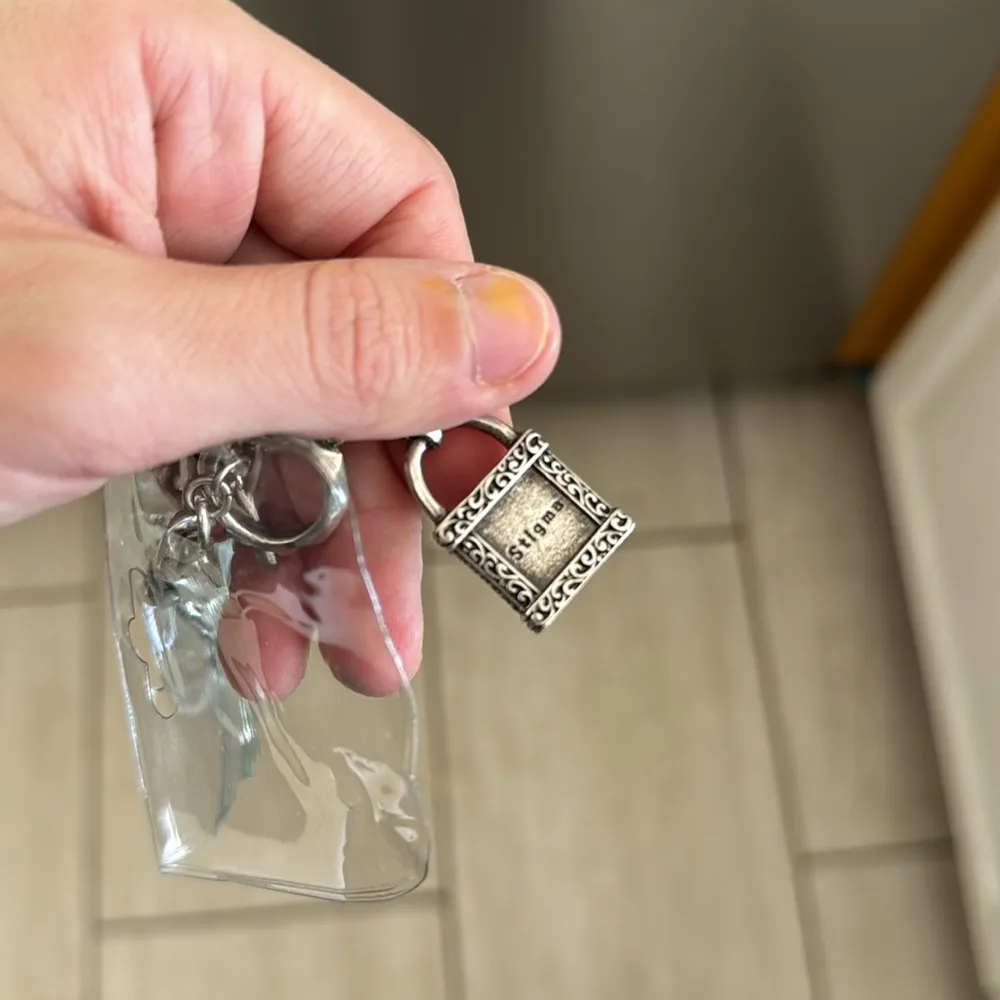 Stigma Silver Chunky Chain Link Dangle Bracelet Crown Pendant - Image 4