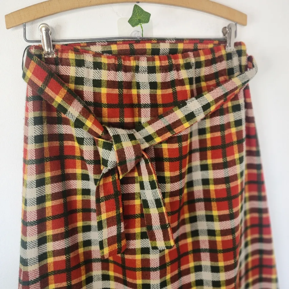 Vintage Wool Plaid A line Maxi Skirt with Belt Elastic Waist Red Size undefined - Image 2