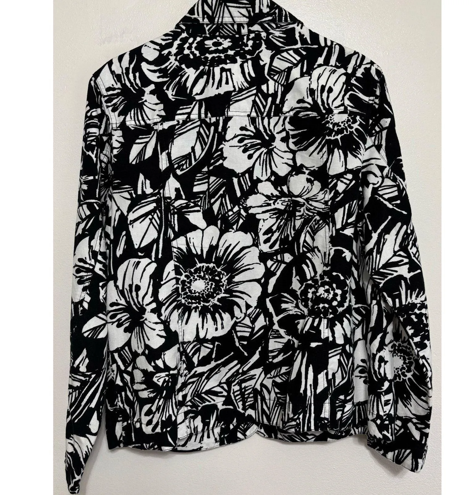 Croft & Barrow Black and White Floral Jacket  Size XL - Image 7