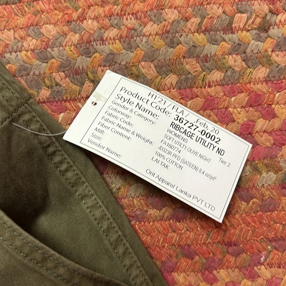 NEW LEVIS SOFT UTILITY OLIVE NIGHT ARMY GREEN PANTS SAMPLE - Image 4